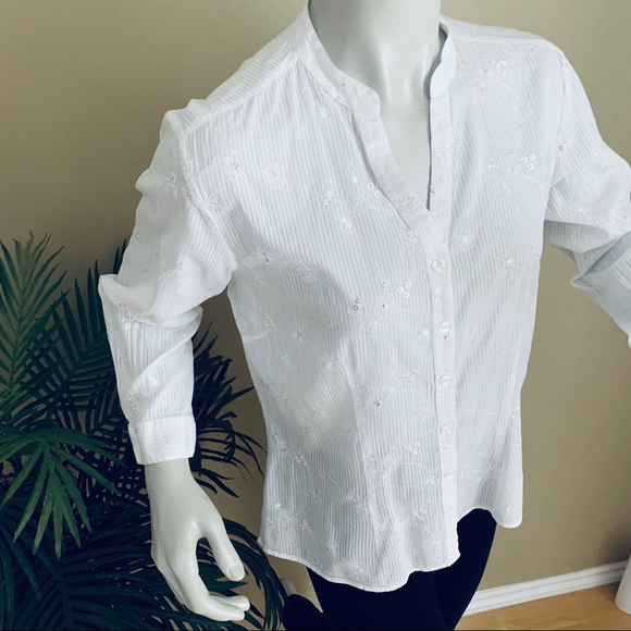 2/$20 Denver Hayes White Embroider Sequin Top - Picture 2 of 8